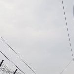 लोहेगाव हवाई तळाजवळ कचरा टाकणाऱ्यांना पक्ष्यांच्या हल्ल्याचा धोका वाढल्याने एफआयआरला सामोरे जावे लागू शकते.