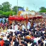संत तुकाराम महाराज आणि संत ज्ञानेश्वर महाराजांच्या पालख्यांसोबत लाखोंच्या भक्तीभावाने पुण्याचा वेग मंदावला