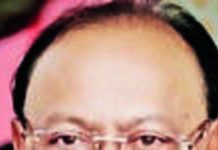 बेकायदेशीरपणे जमीन फेरफार केल्याप्रकरणी पुण्यातील 15 महसूल अधिकाऱ्यांना निलंबित करण्यात आले आहे