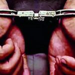 इतिहास-पत्रिका, तीन मदतनीस धरले; ₹ 10.3 लाख मौल्यवान वस्तू जप्त केल्या