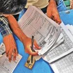 जिल्ह्याला अधिक डेटा-एंट्री ऑपरेटरची गरज भासत आहे कारण मतदारांची गर्दी वाढत आहे